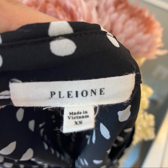 Pleione spotted long sleeve button down blouse - Picture 2 of 8